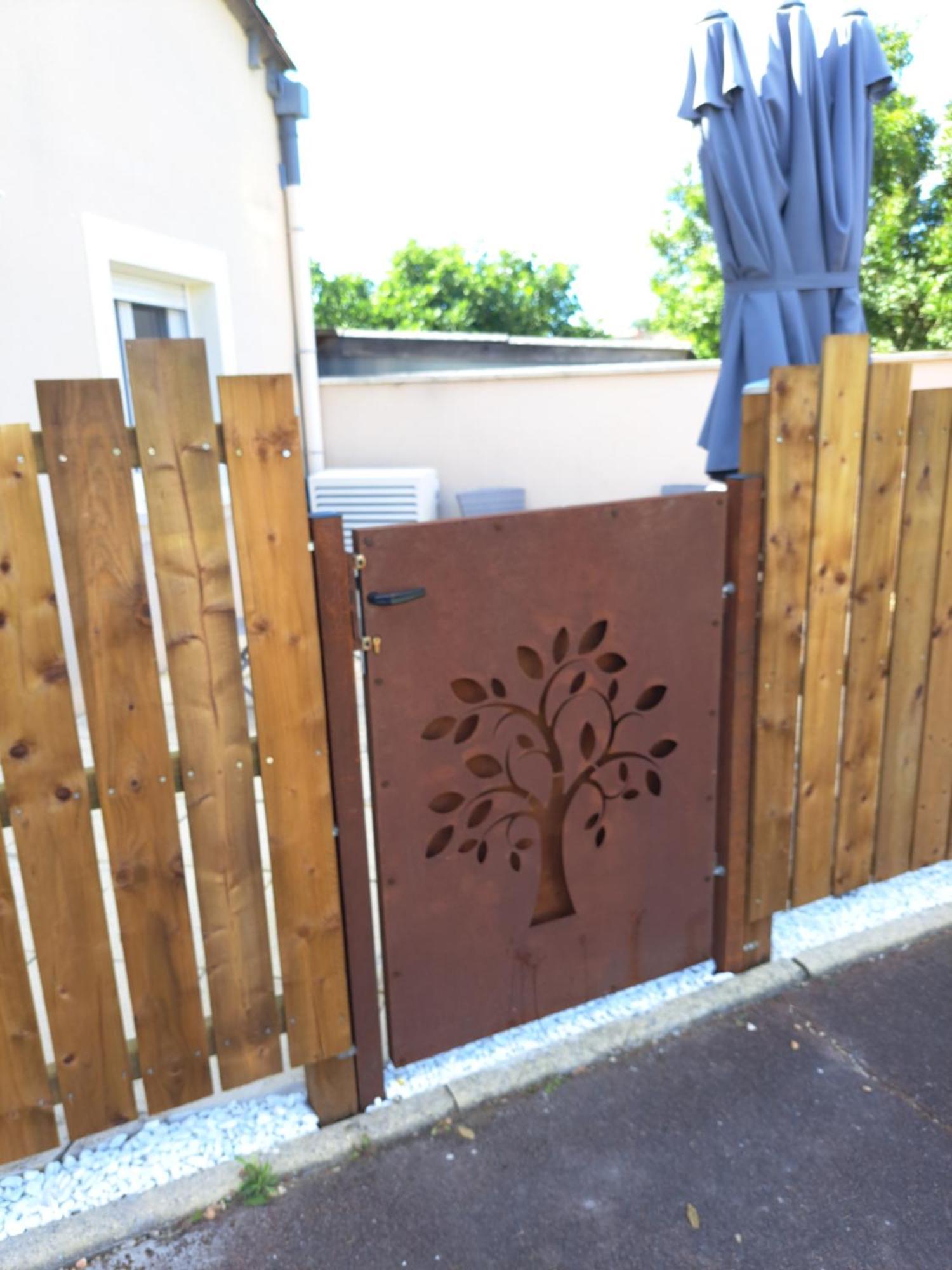 A La Source Villa Saint-Medard-de-Guizieres Eksteriør billede