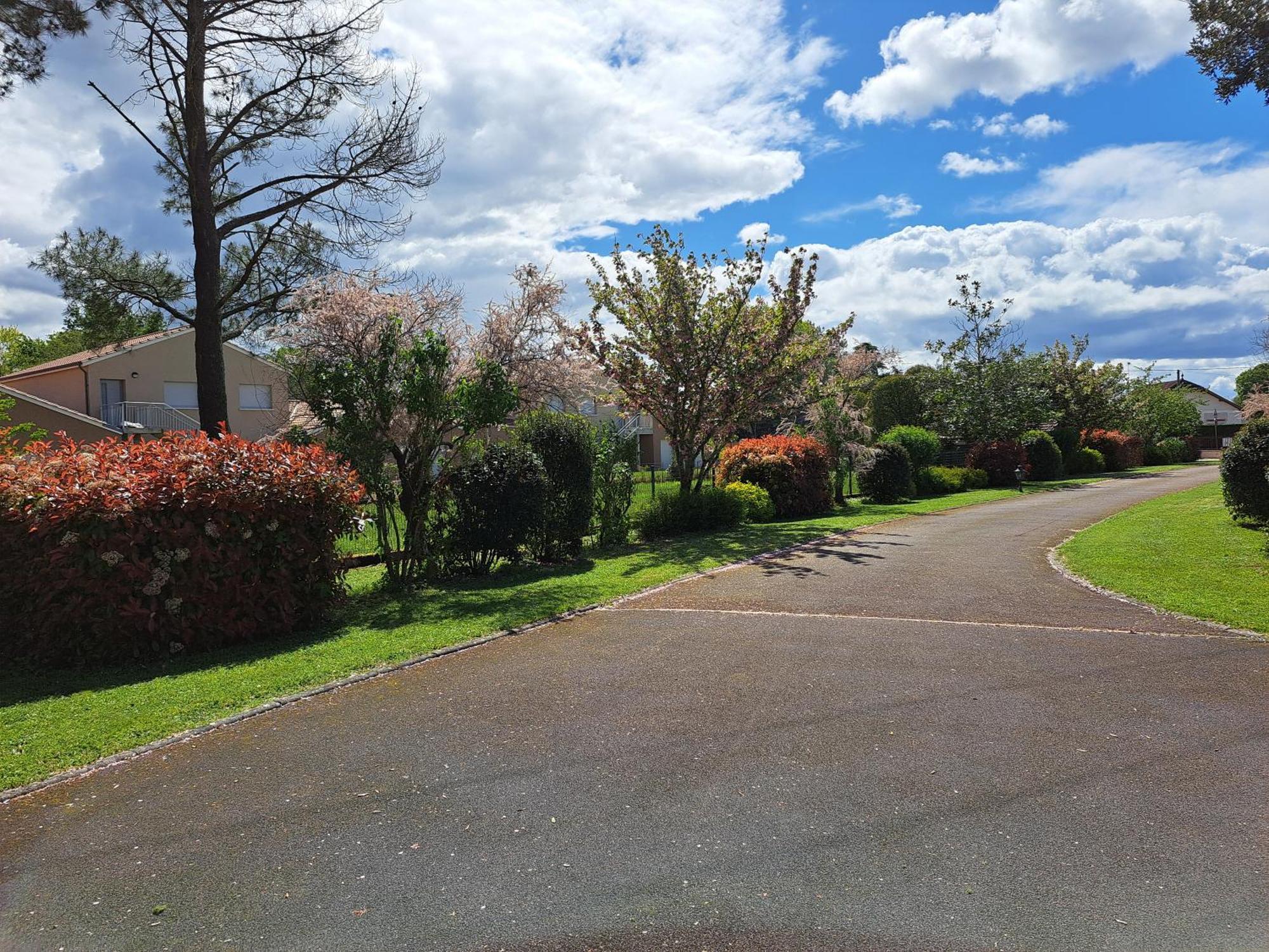 A La Source Villa Saint-Medard-de-Guizieres Eksteriør billede